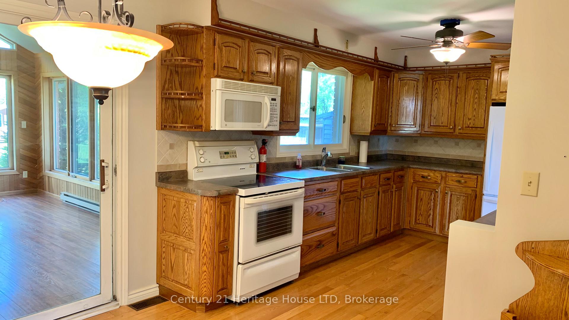 Photo 12 of 2764 Port Robinson Road, Thorold, Hurricane/Merrittville — HOMEH