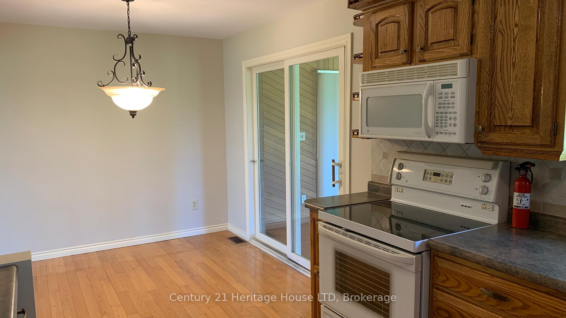 Photo 15 of 2764 Port Robinson Road, Thorold, Hurricane/Merrittville — HOMEH