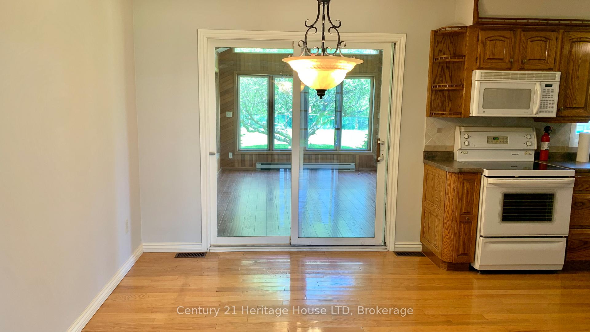 Photo 16 of 2764 Port Robinson Road, Thorold, Hurricane/Merrittville — HOMEH