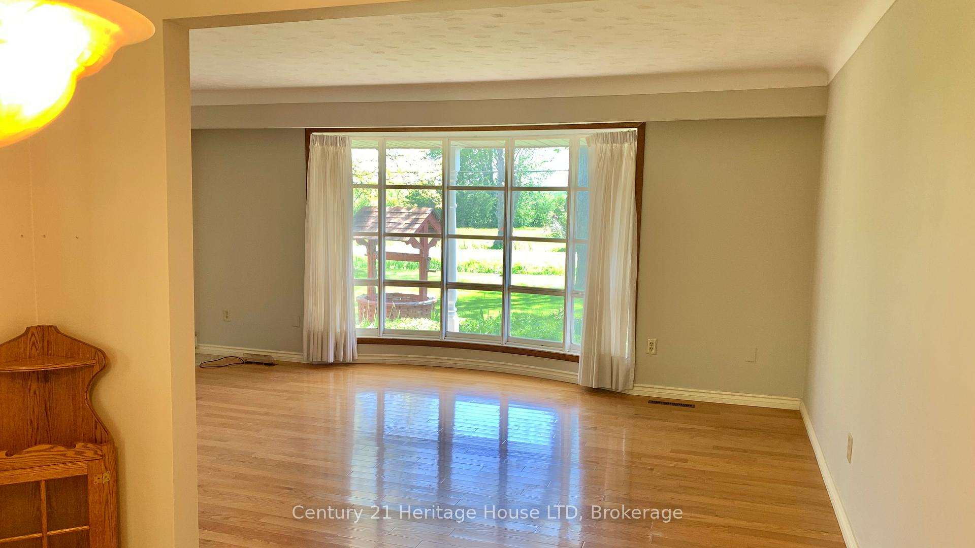 Photo 18 of 2764 Port Robinson Road, Thorold, Hurricane/Merrittville — HOMEH