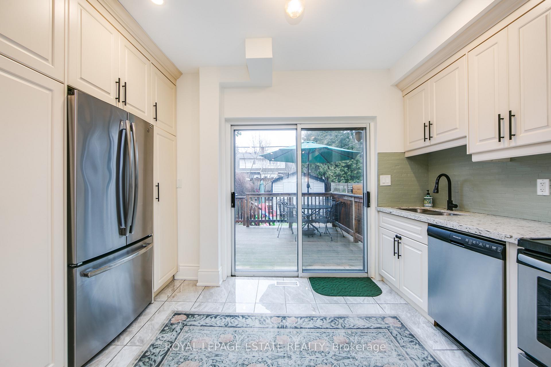 Photo 11 of 102 Springdale Boulevard, Toronto, Danforth Village-East York — HOMEH