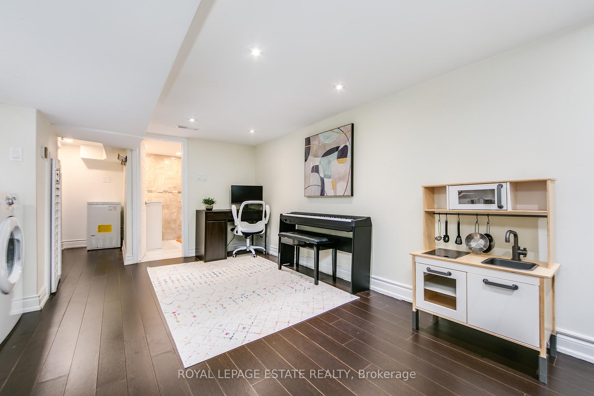 Photo 24 of 102 Springdale Boulevard, Toronto, Danforth Village-East York — HOMEH