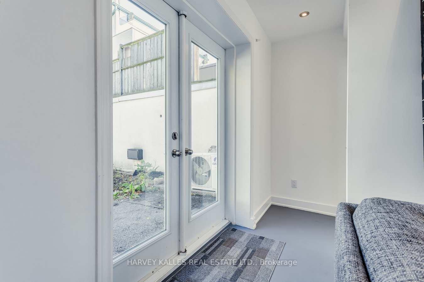 Photo 3 of Unit Coach, 42 Lakeview Avenue, Toronto, Trinity-Bellwoods — HOMEH