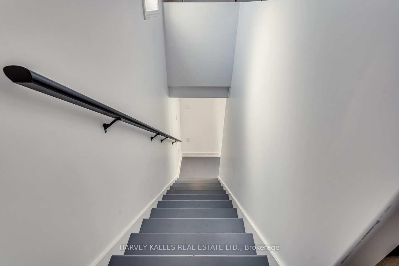Photo 18 of Unit Coach, 42 Lakeview Avenue, Toronto, Trinity-Bellwoods — HOMEH