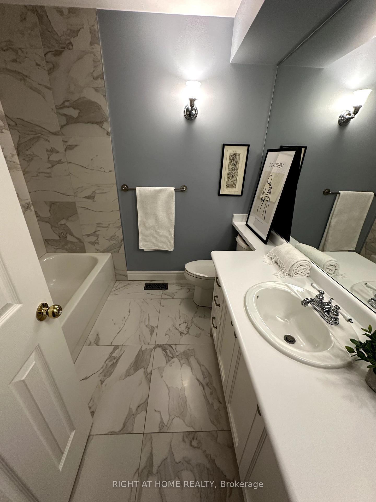 Photo 15 of 35E Spruce Street, Toronto, Cabbagetown-South St. James Town — HOMEH
