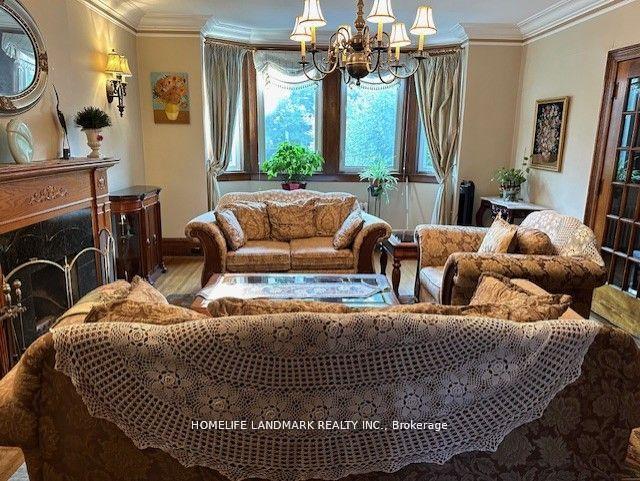 Photo 3 of 147 Madison Avenue, Toronto, The Annex — HOMEH