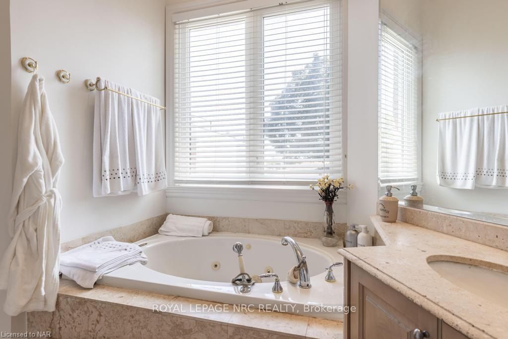 Photo 18 of 60 Burnaby Boulevard, Toronto, Lawrence Park South — HOMEH