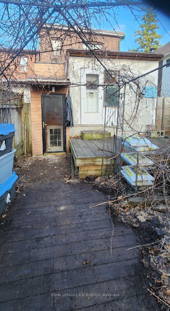 Photo 2 of 420 Main Street, Toronto, Woodbine-Lumsden — HOMEH
