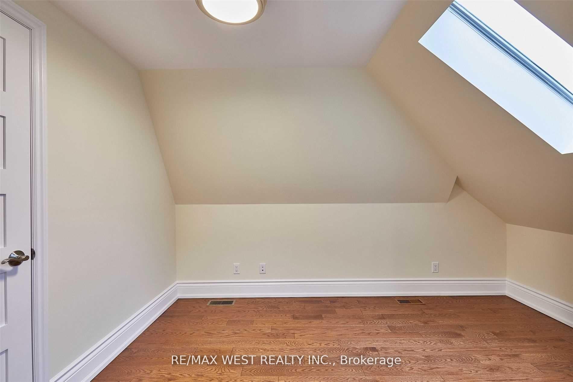Photo 7 of Unit Upper, 28 Dupont Street, Toronto, The Annex — HOMEH