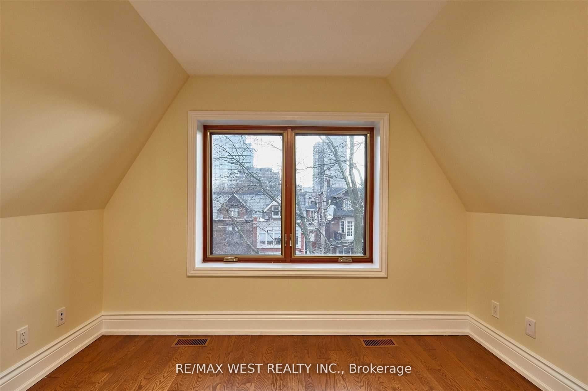 Photo 11 of Unit Upper, 28 Dupont Street, Toronto, The Annex — HOMEH
