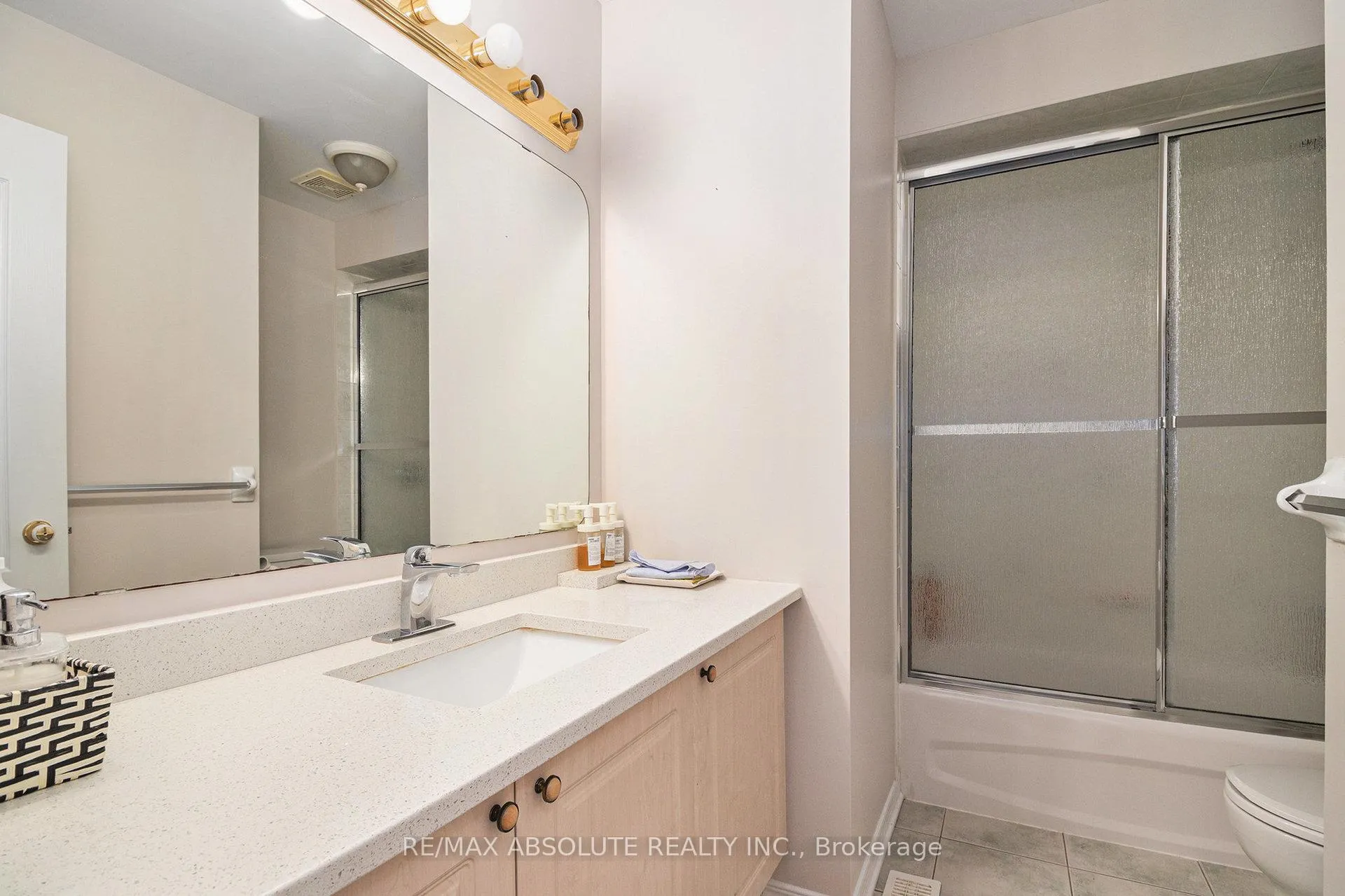 Photo 11 of 12 Oak Grove Street, Ottawa, Barrhaven East — HOMEH