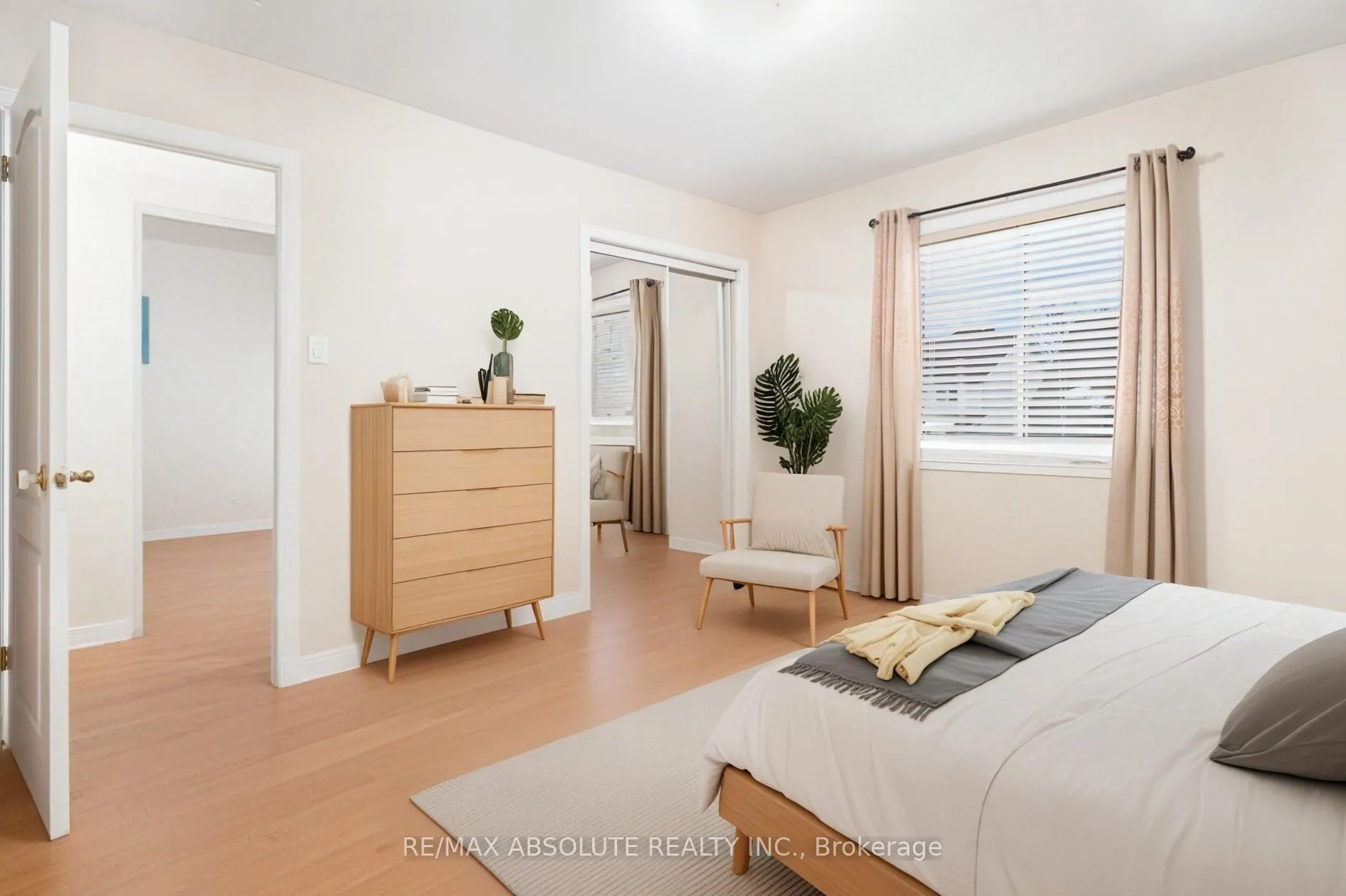 Photo 15 of 12 Oak Grove Street, Ottawa, Barrhaven East — HOMEH