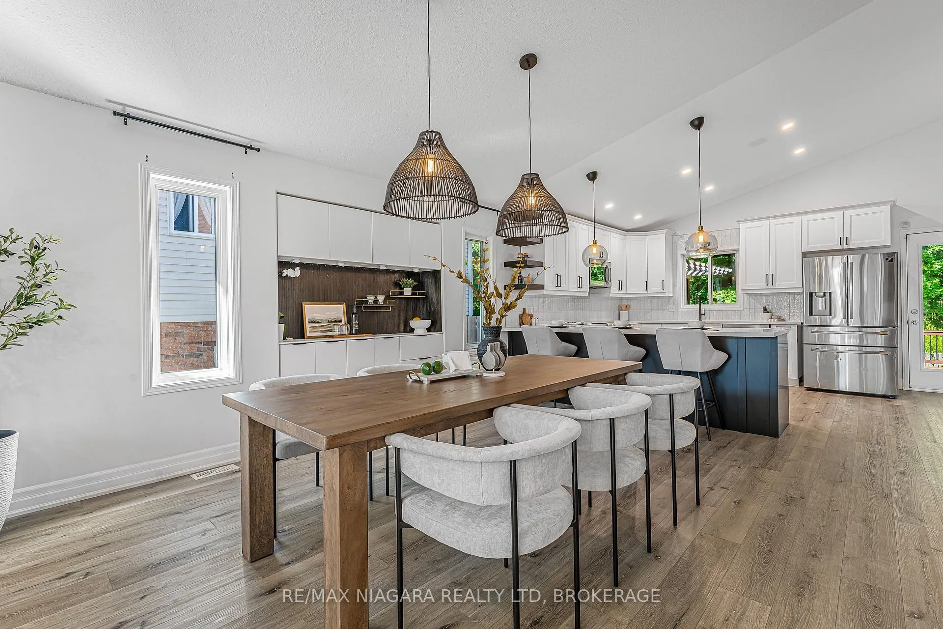 Photo 8 of 113 Foxtail Avenue, Welland, West Welland — HOMEH