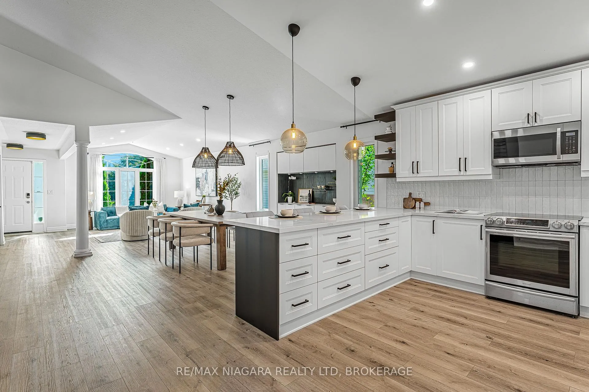 Photo 15 of 113 Foxtail Avenue, Welland, West Welland — HOMEH
