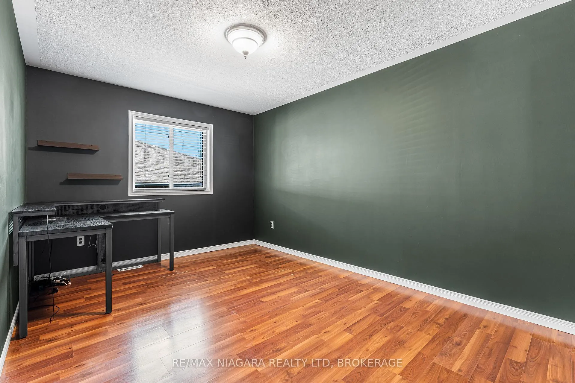 Photo 26 of 113 Foxtail Avenue, Welland, West Welland — HOMEH