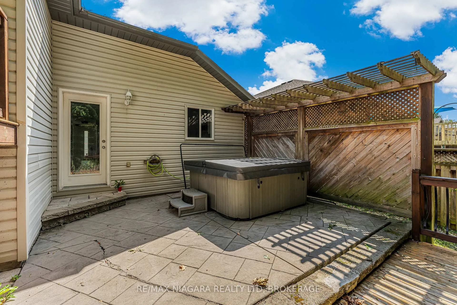 Photo 38 of 113 Foxtail Avenue, Welland, West Welland — HOMEH