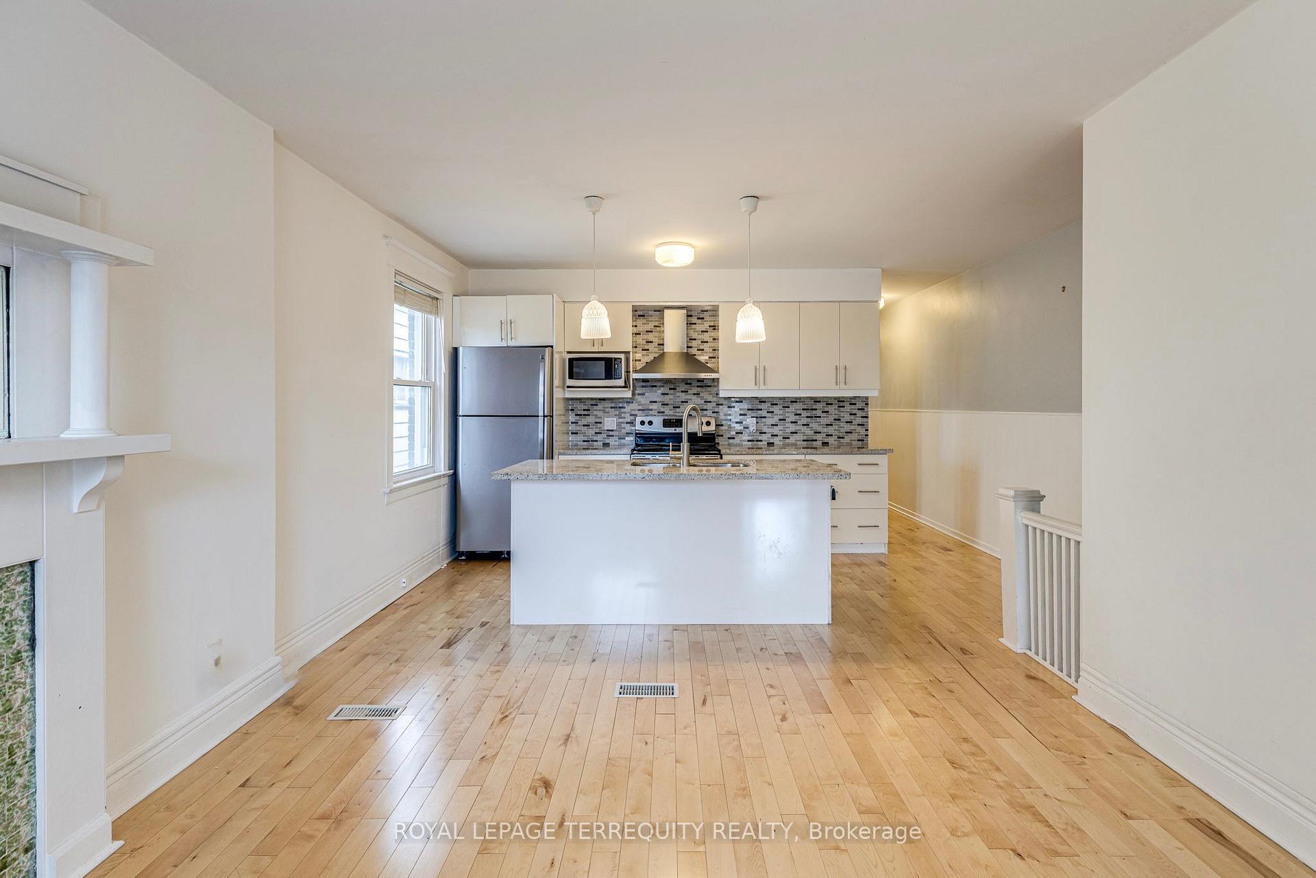 Photo 4 of Unit Upper, 100 Barton Avenue, Toronto, The Annex — HOMEH