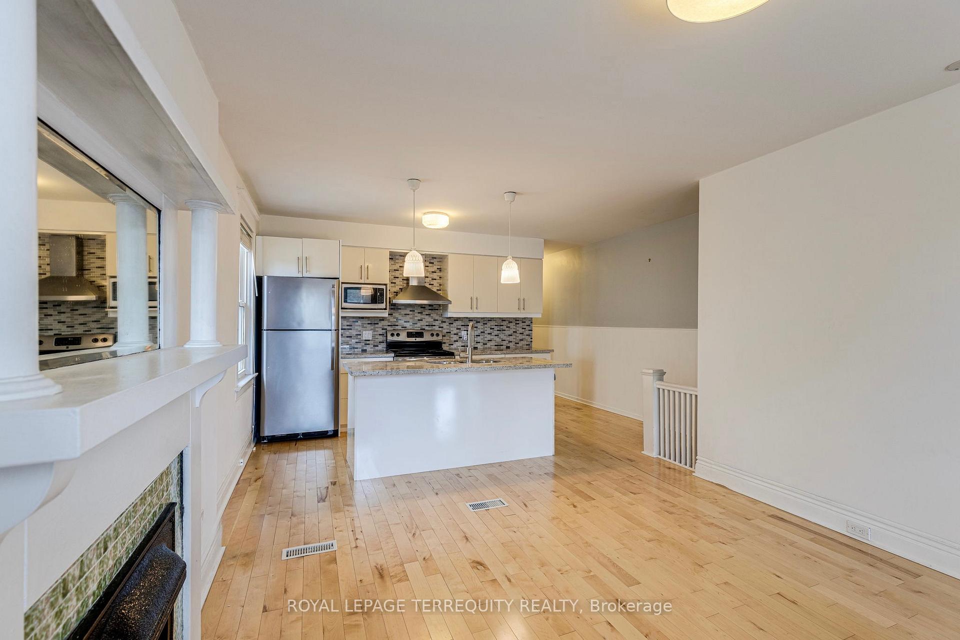 Photo 5 of Unit Upper, 100 Barton Avenue, Toronto, The Annex — HOMEH