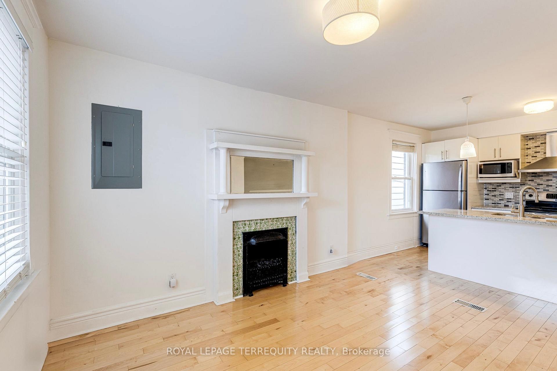 Photo 6 of Unit Upper, 100 Barton Avenue, Toronto, The Annex — HOMEH