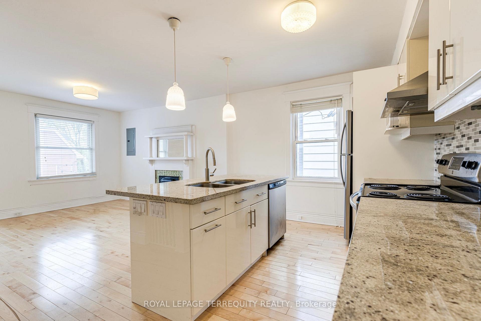 Photo 10 of Unit Upper, 100 Barton Avenue, Toronto, The Annex — HOMEH