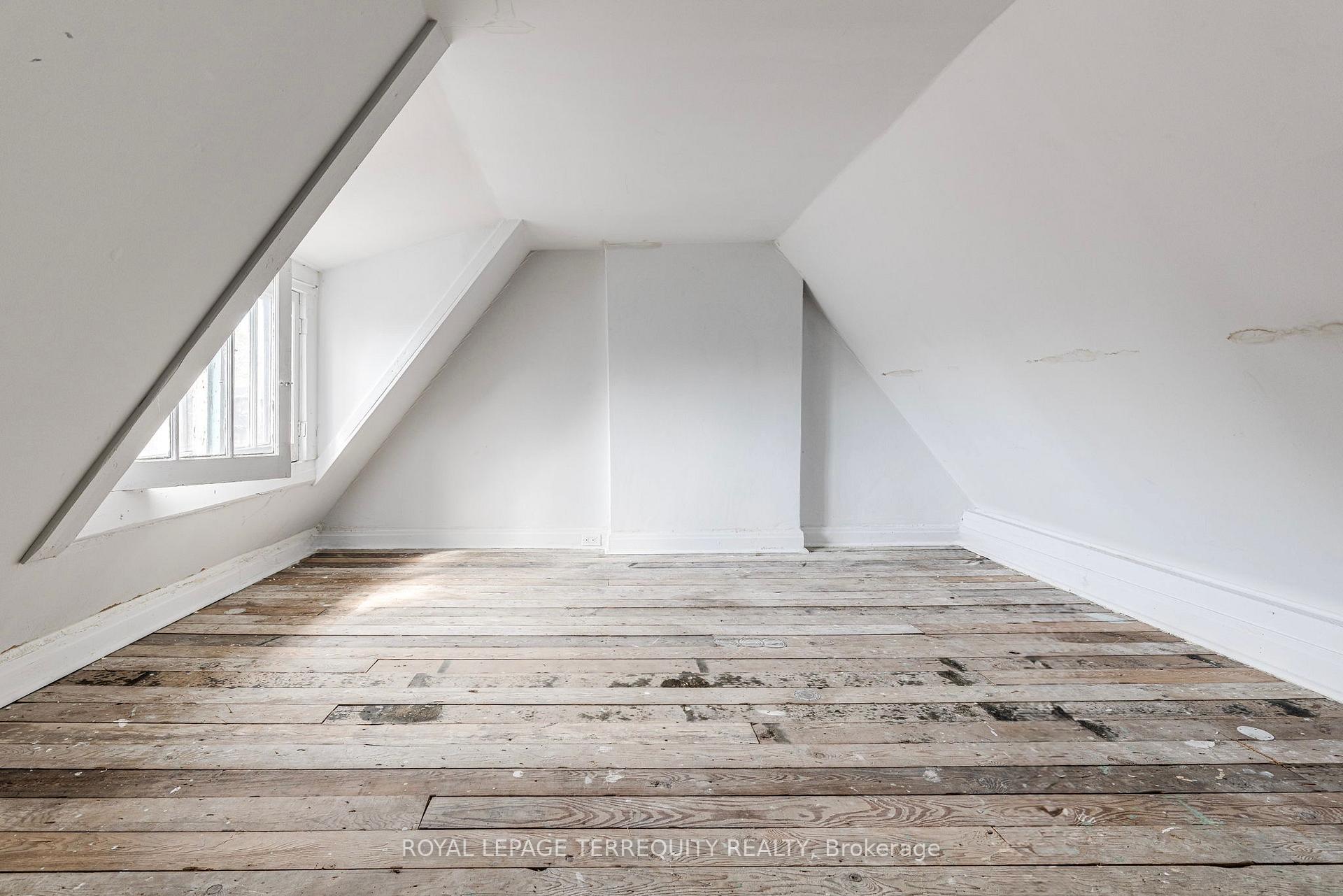 Photo 12 of Unit Upper, 100 Barton Avenue, Toronto, The Annex — HOMEH