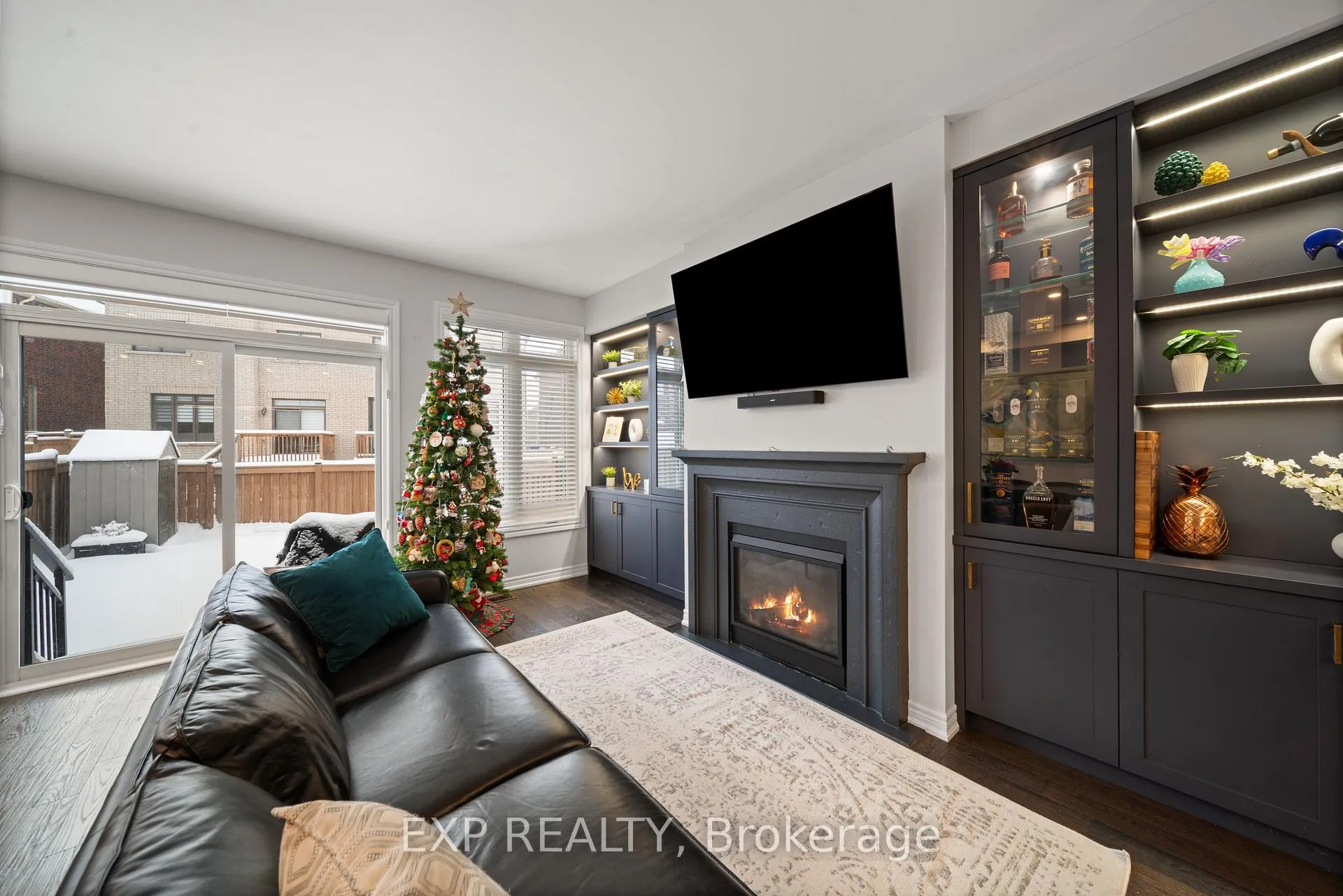 Photo 10 of 82 Gower Drive, Aurora, Rural Aurora — HOMEH