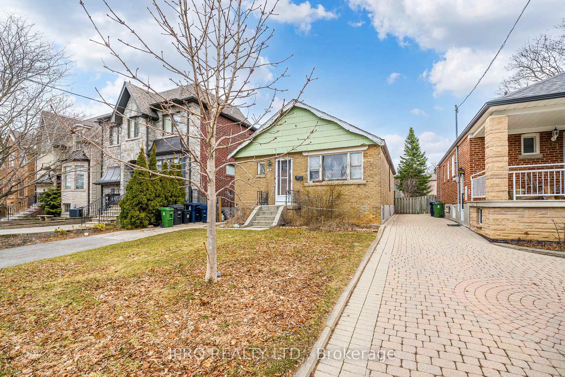 Photo 2 of 23 Marilyn Crescent, Toronto, O'Connor-Parkview — HOMEH