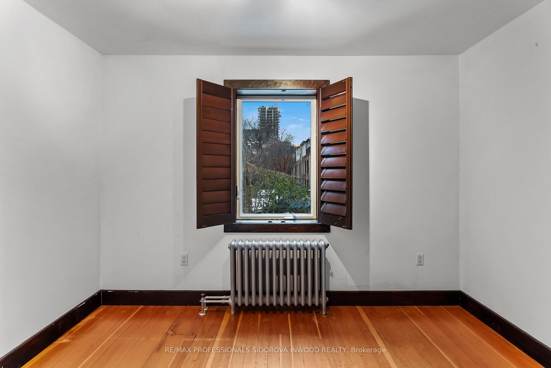 Photo 11 of 10 St David Street, Toronto, Regent Park — HOMEH