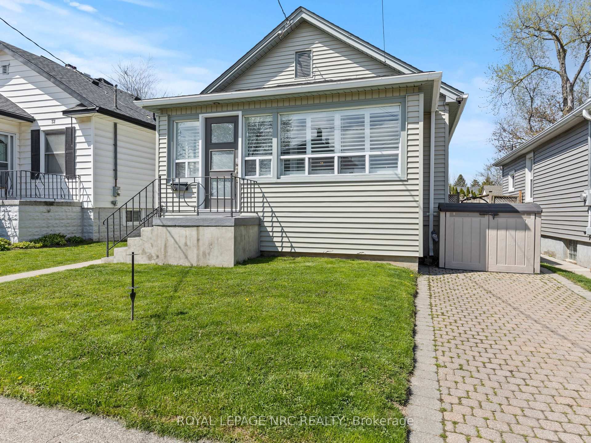 Photo 3 of 30 Ann Street, Thorold, Thorold Downtown — HOMEH