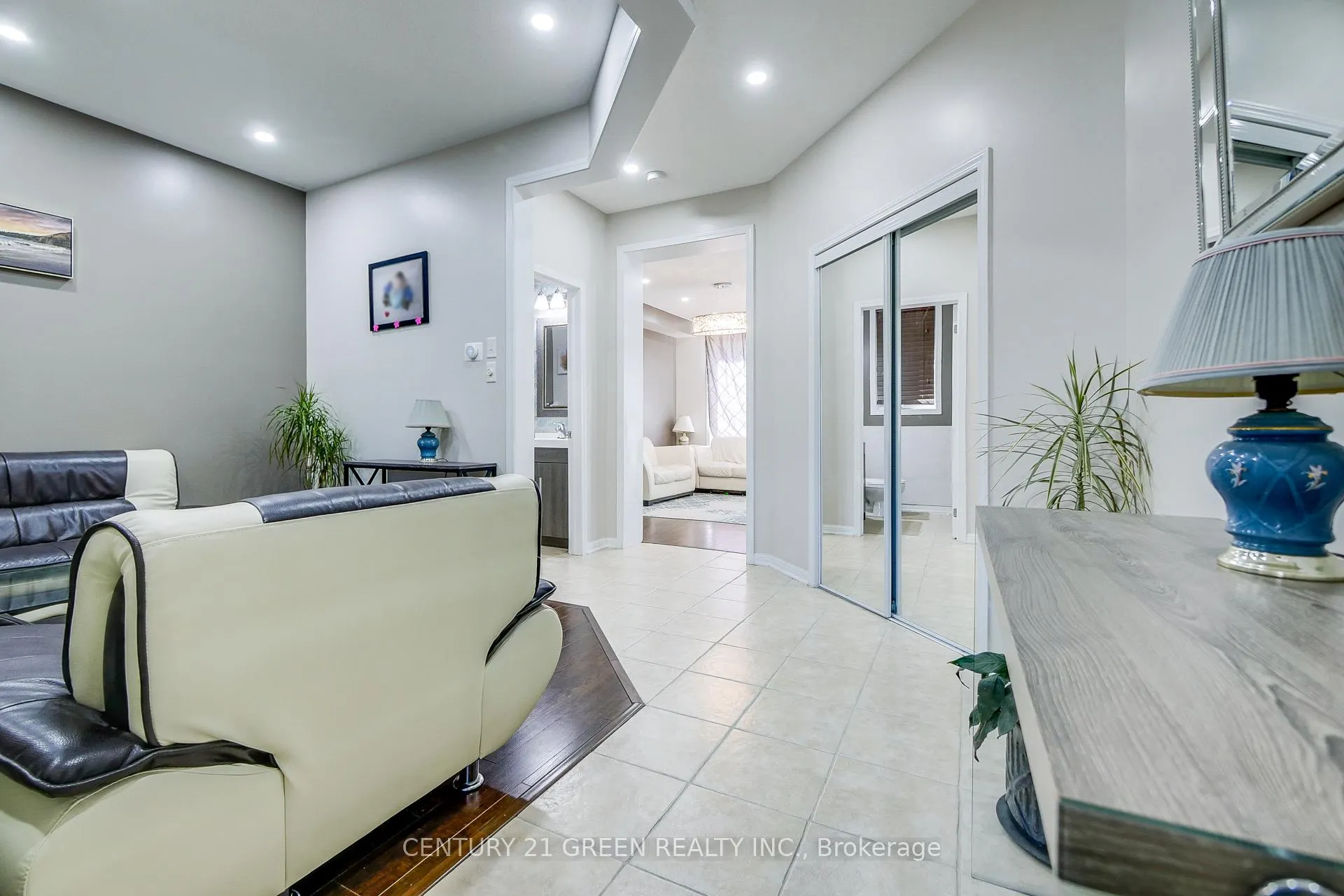 Photo 8 of 330 Schreyer Crescent, Milton, Harrison — HOMEH