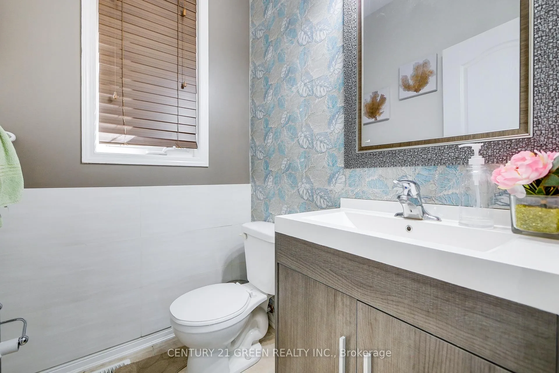 Photo 9 of 330 Schreyer Crescent, Milton, Harrison — HOMEH