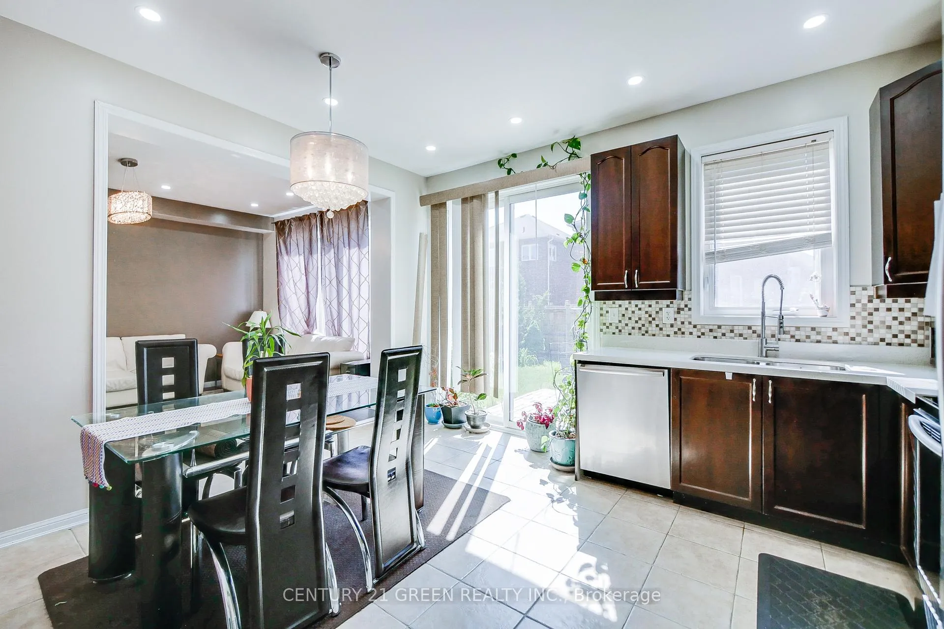 Photo 12 of 330 Schreyer Crescent, Milton, Harrison — HOMEH