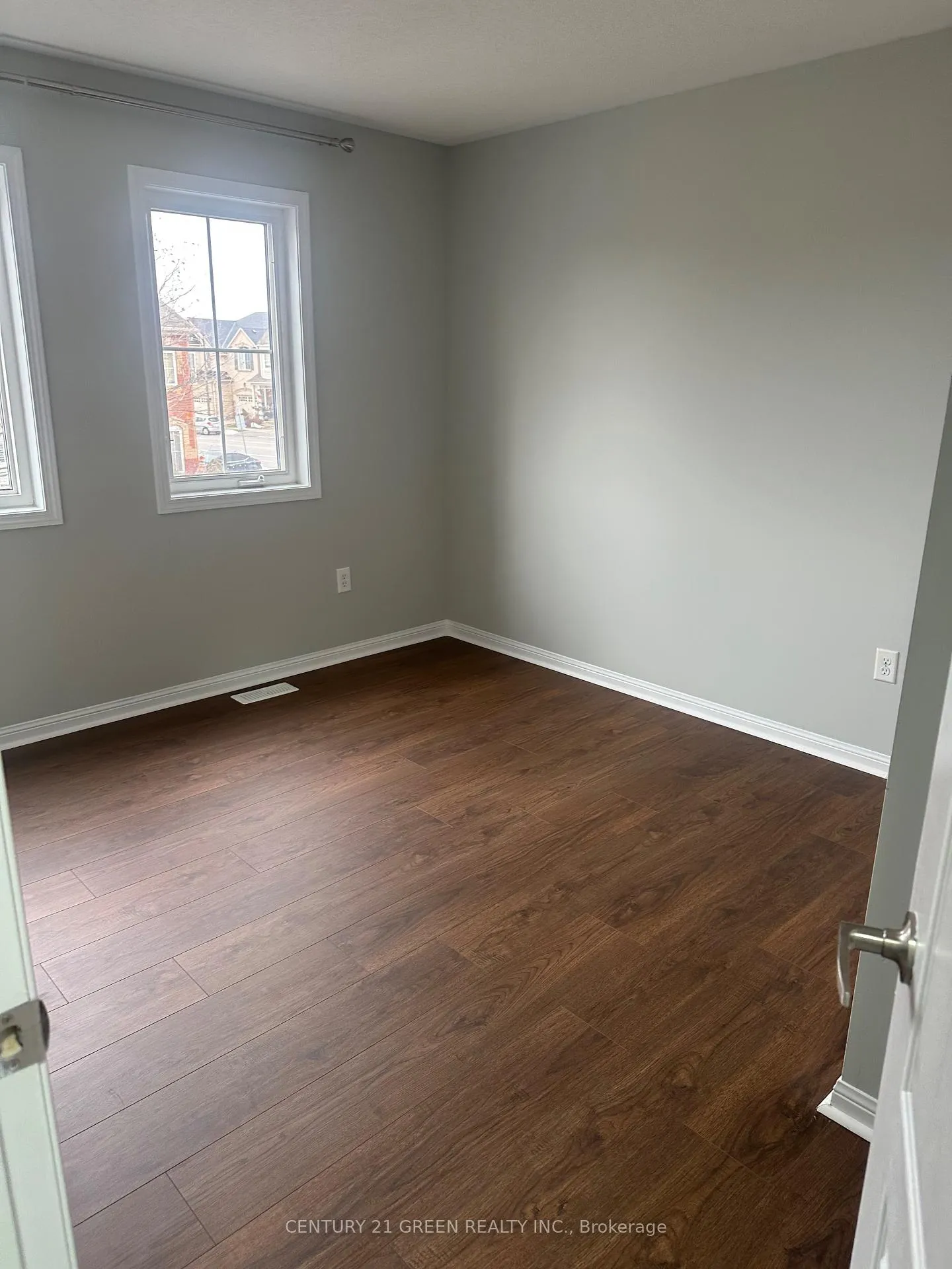 Photo 19 of 330 Schreyer Crescent, Milton, Harrison — HOMEH