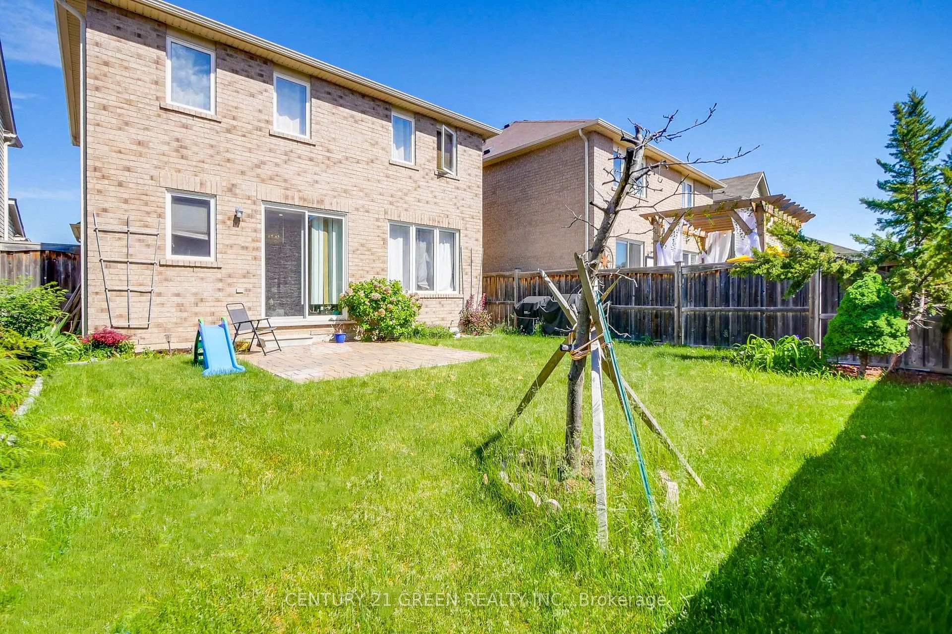 Photo 20 of 330 Schreyer Crescent, Milton, Harrison — HOMEH
