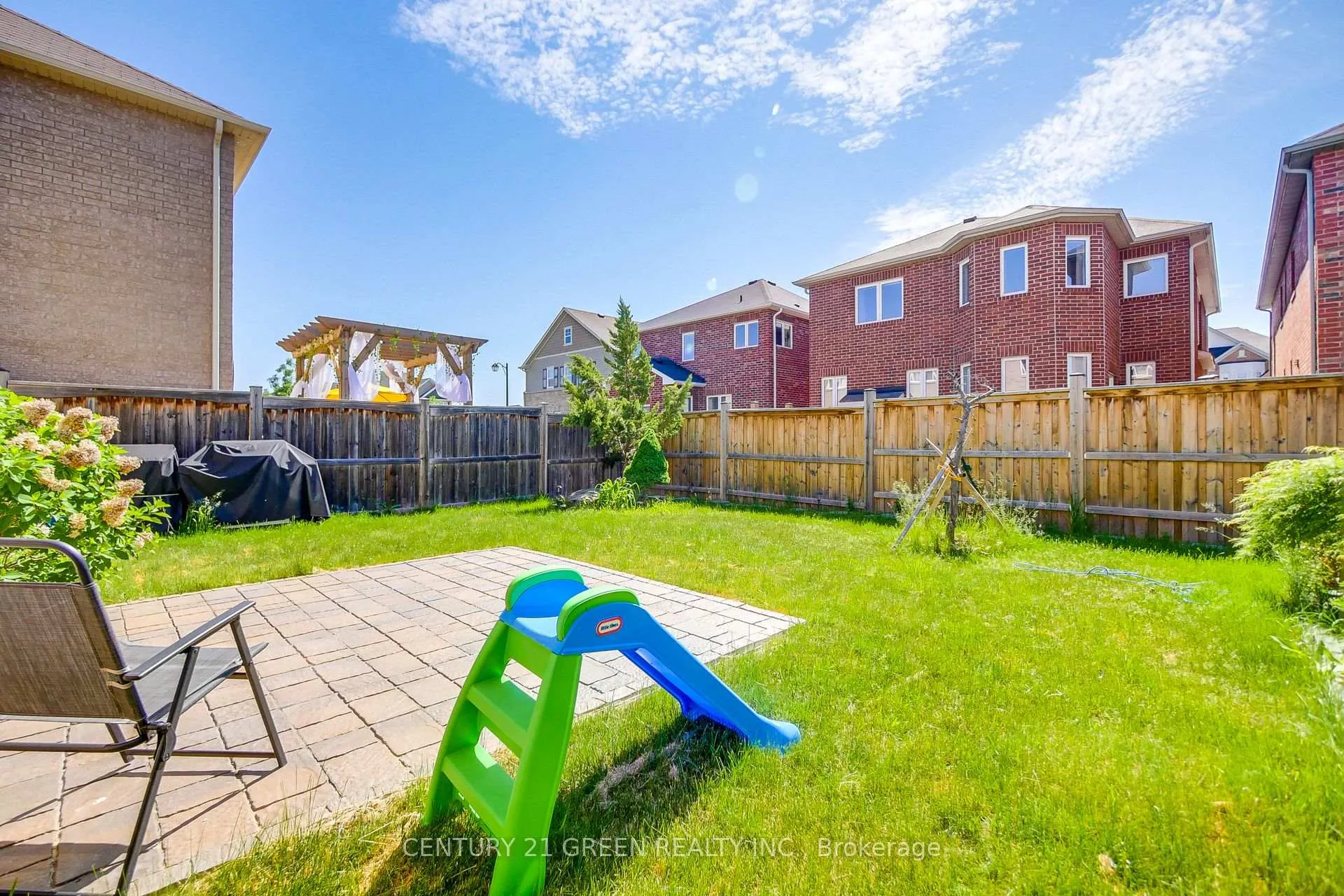 Photo 21 of 330 Schreyer Crescent, Milton, Harrison — HOMEH