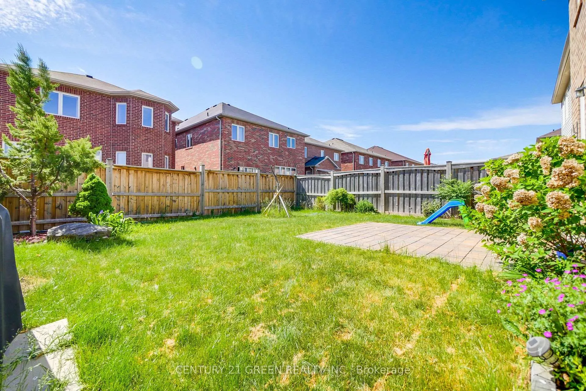 Photo 22 of 330 Schreyer Crescent, Milton, Harrison — HOMEH