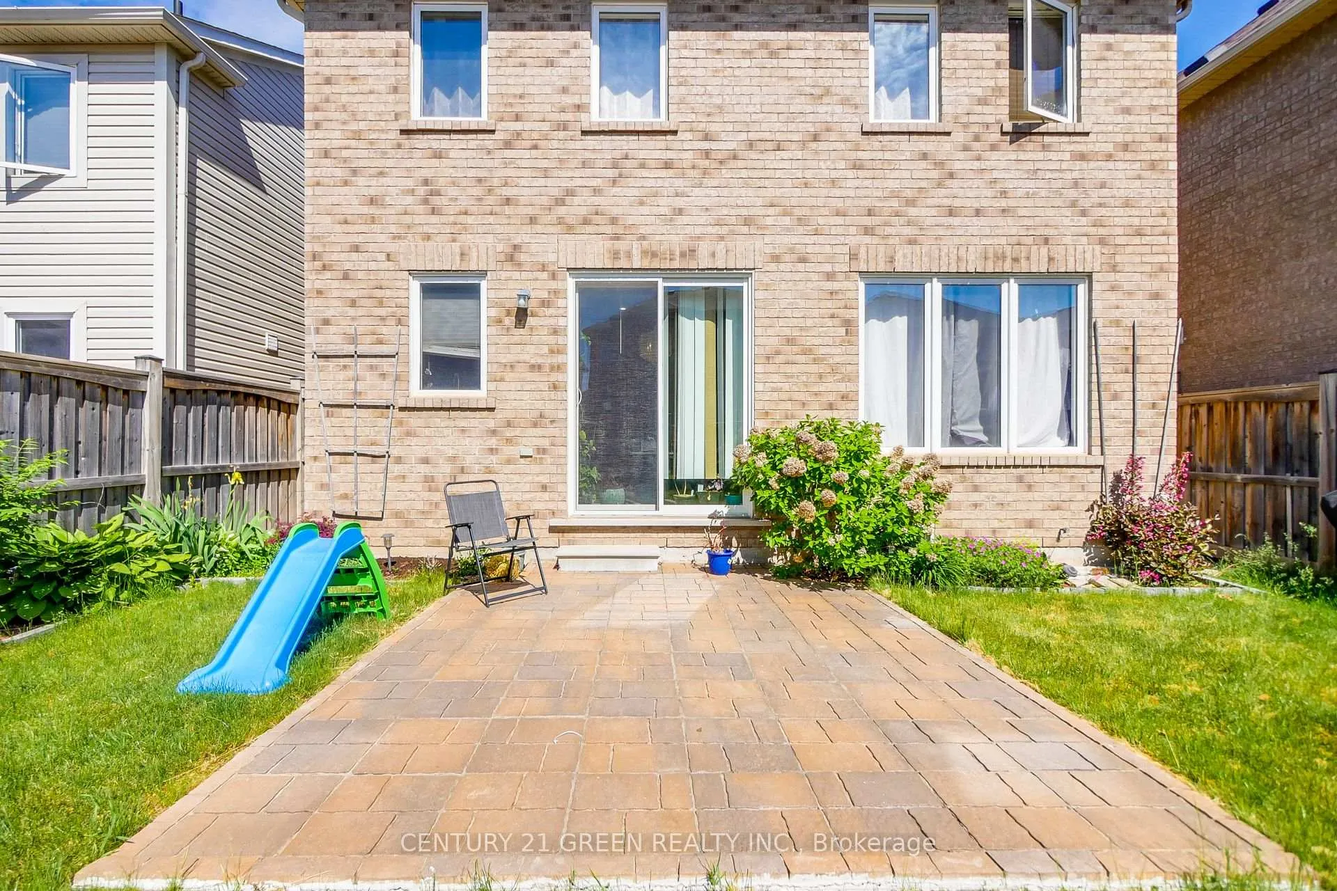 Photo 23 of 330 Schreyer Crescent, Milton, Harrison — HOMEH