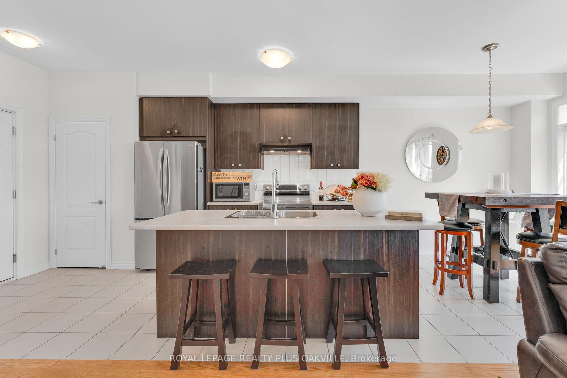 Photo 10 of 212 Explorer Way, Thorold, Rolling Meadows — HOMEH