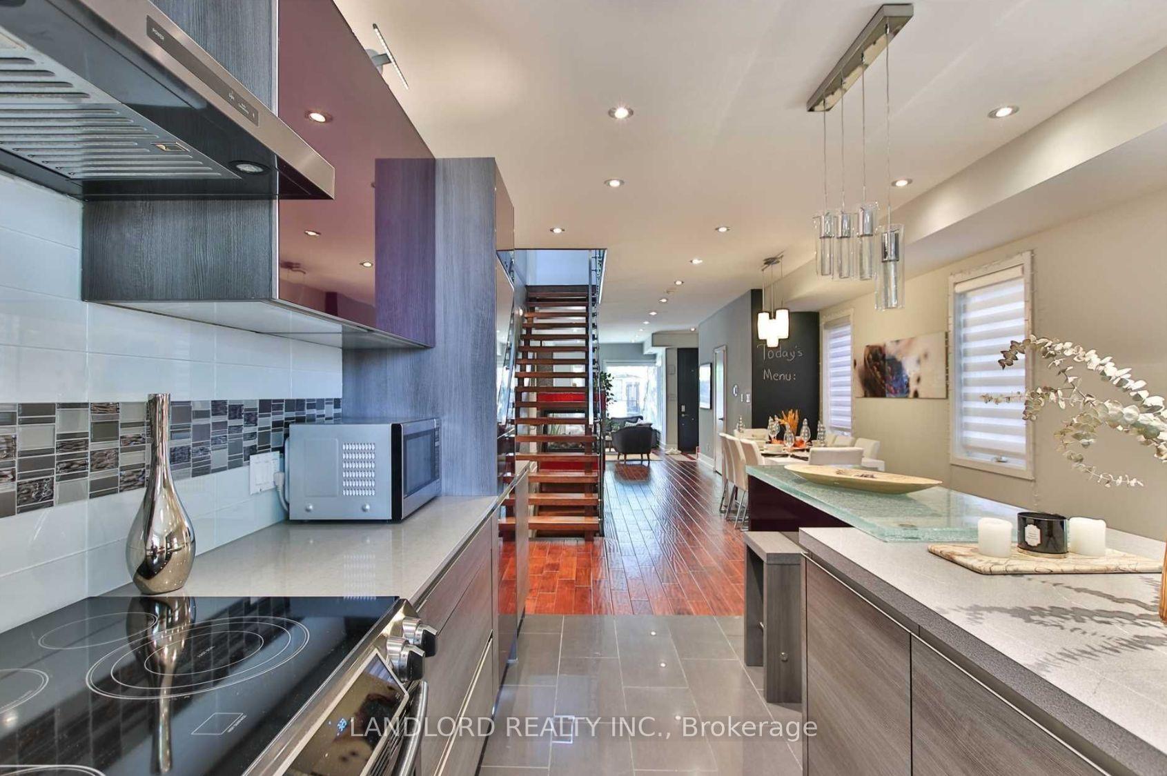 Photo 3 of 11 Garnet Avenue, Toronto, The Annex — HOMEH