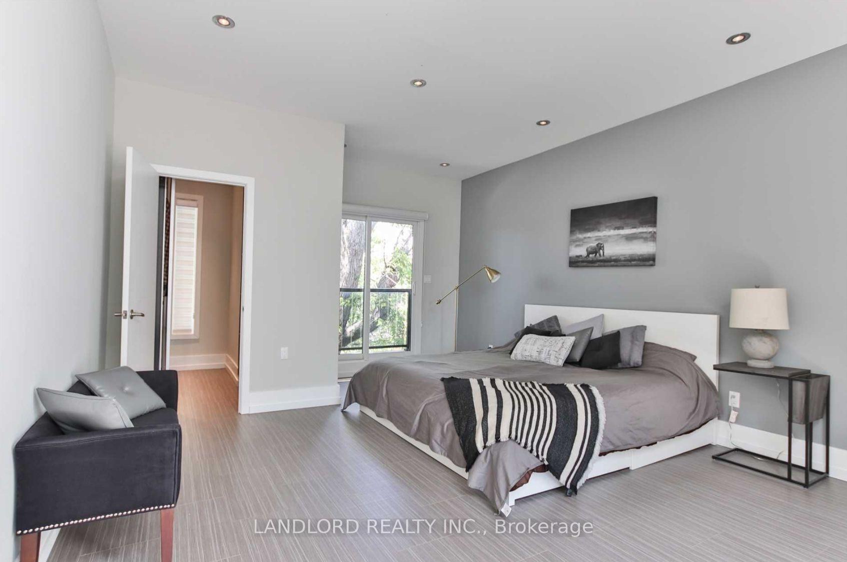 Photo 12 of 11 Garnet Avenue, Toronto, The Annex — HOMEH