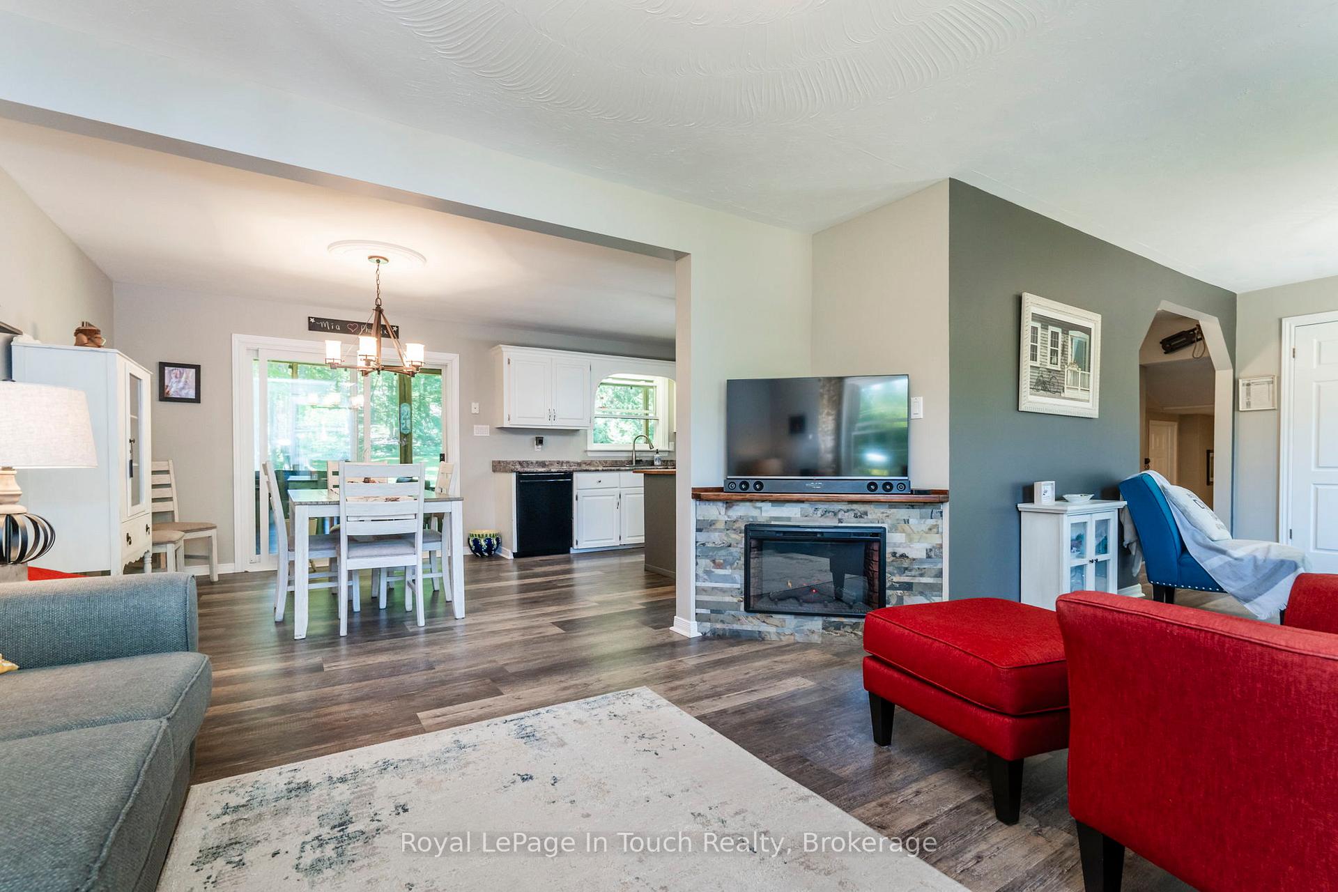 Photo 12 of 507 Lafontaine Road E, Tiny, Rural Tiny — HOMEH