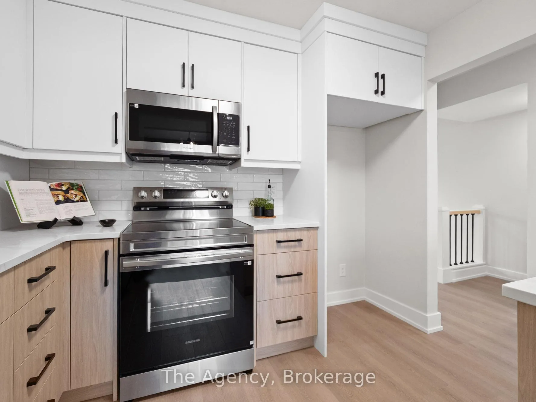 Photo 5 of Unit 7, 185 Denistoun Street, Welland, Broadway — HOMEH