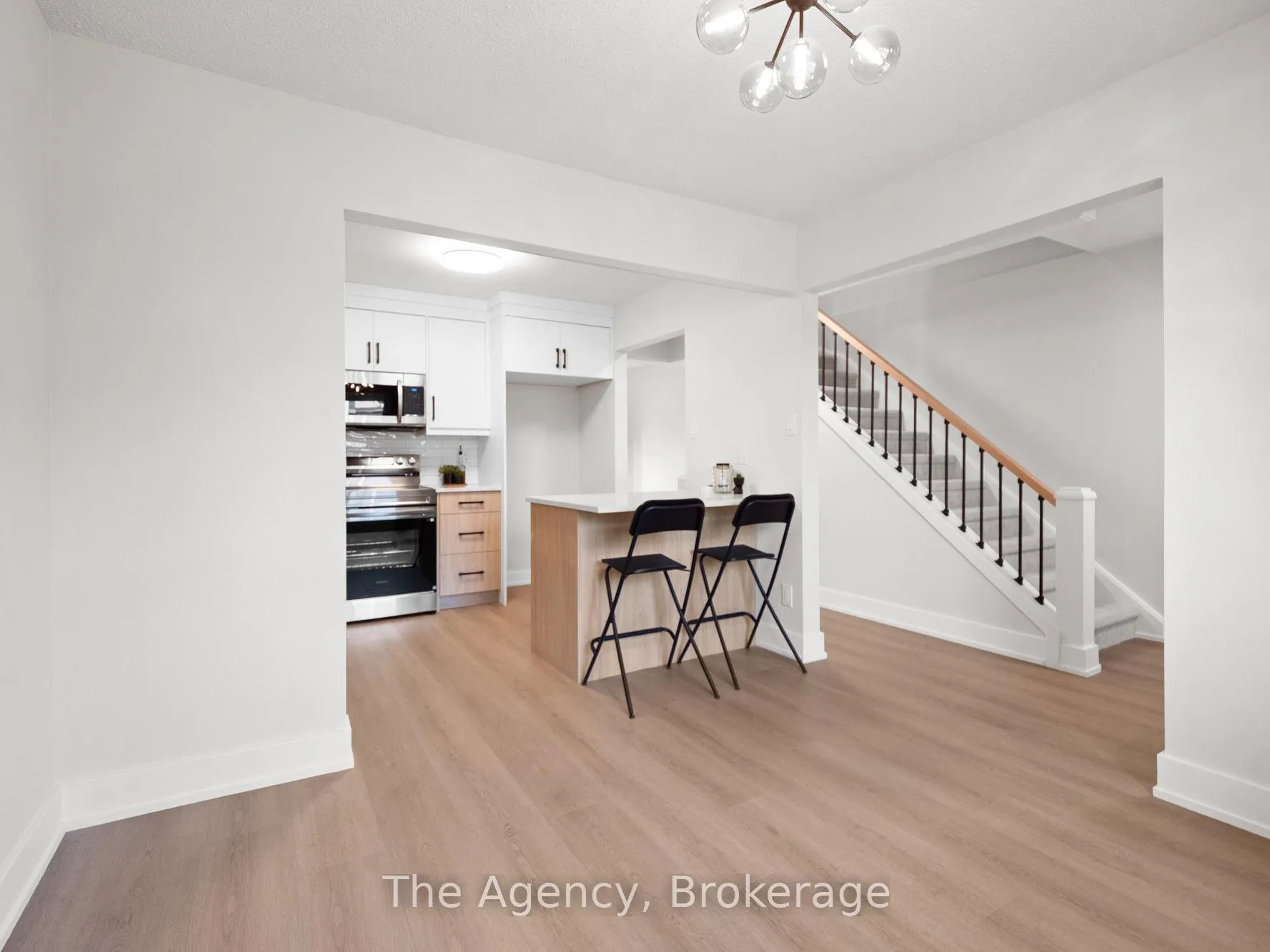 Photo 6 of Unit 7, 185 Denistoun Street, Welland, Broadway — HOMEH