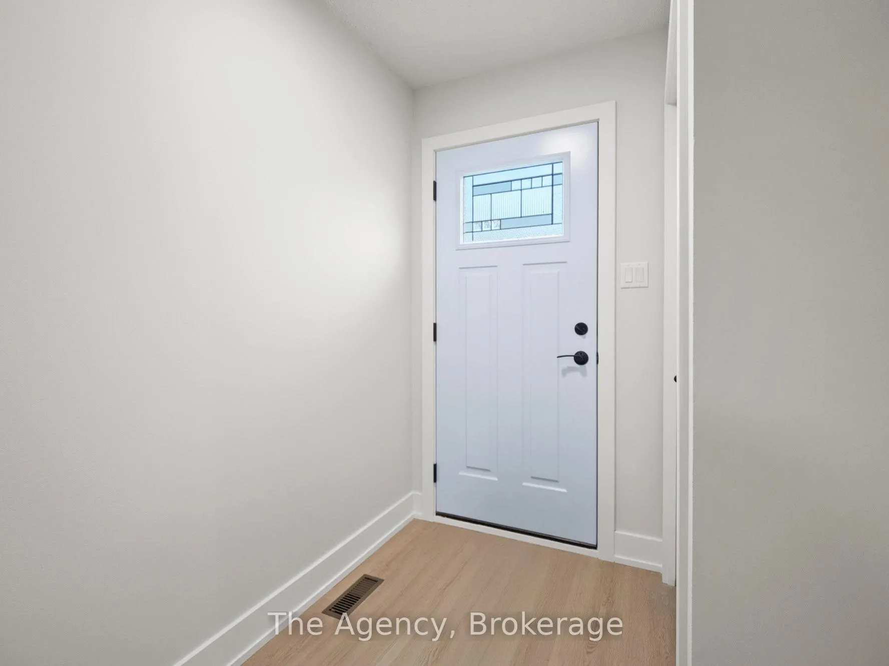 Photo 8 of Unit 7, 185 Denistoun Street, Welland, Broadway — HOMEH