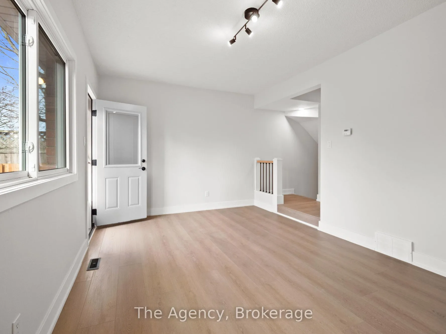 Photo 11 of Unit 7, 185 Denistoun Street, Welland, Broadway — HOMEH