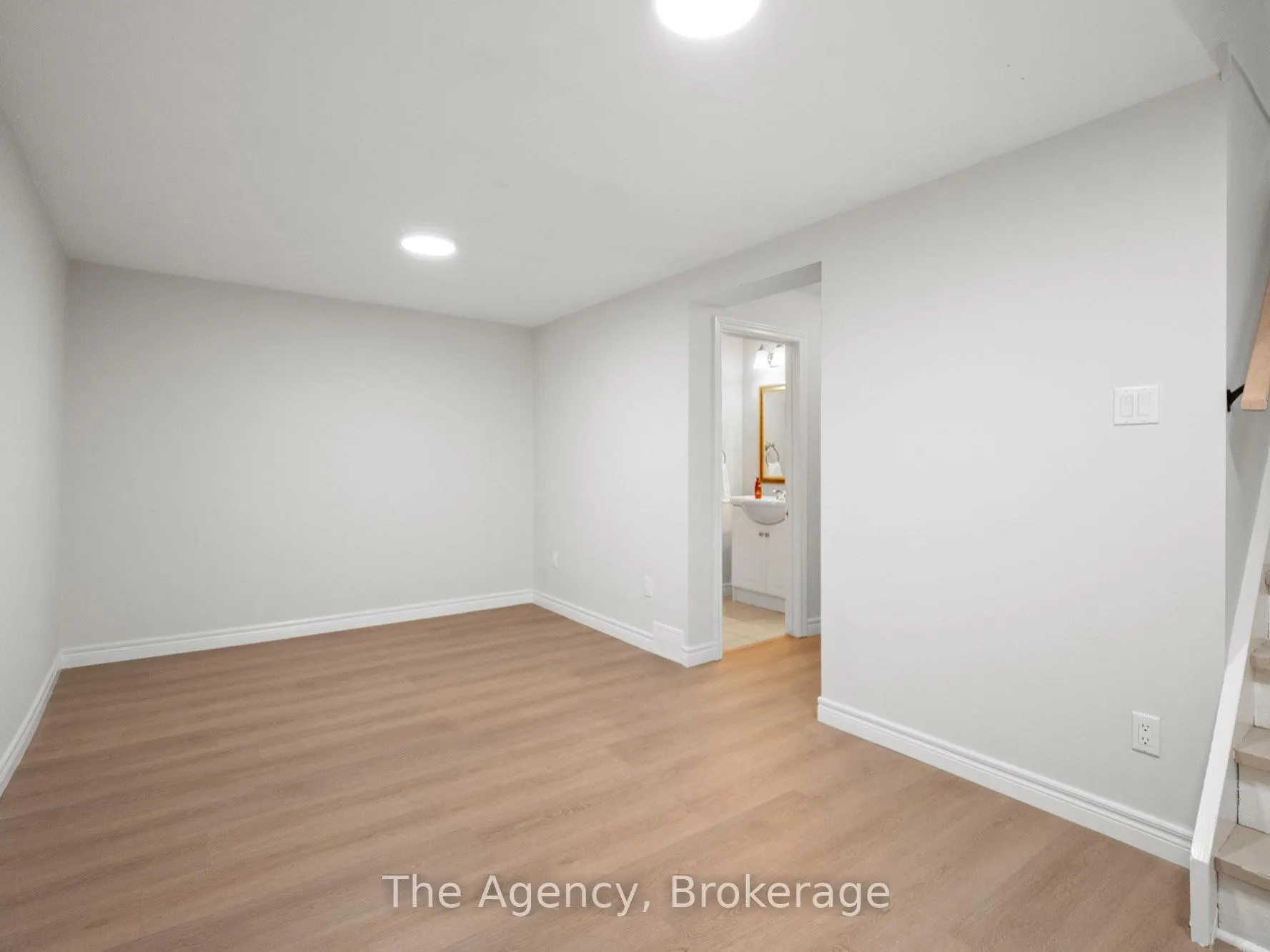 Photo 12 of Unit 7, 185 Denistoun Street, Welland, Broadway — HOMEH