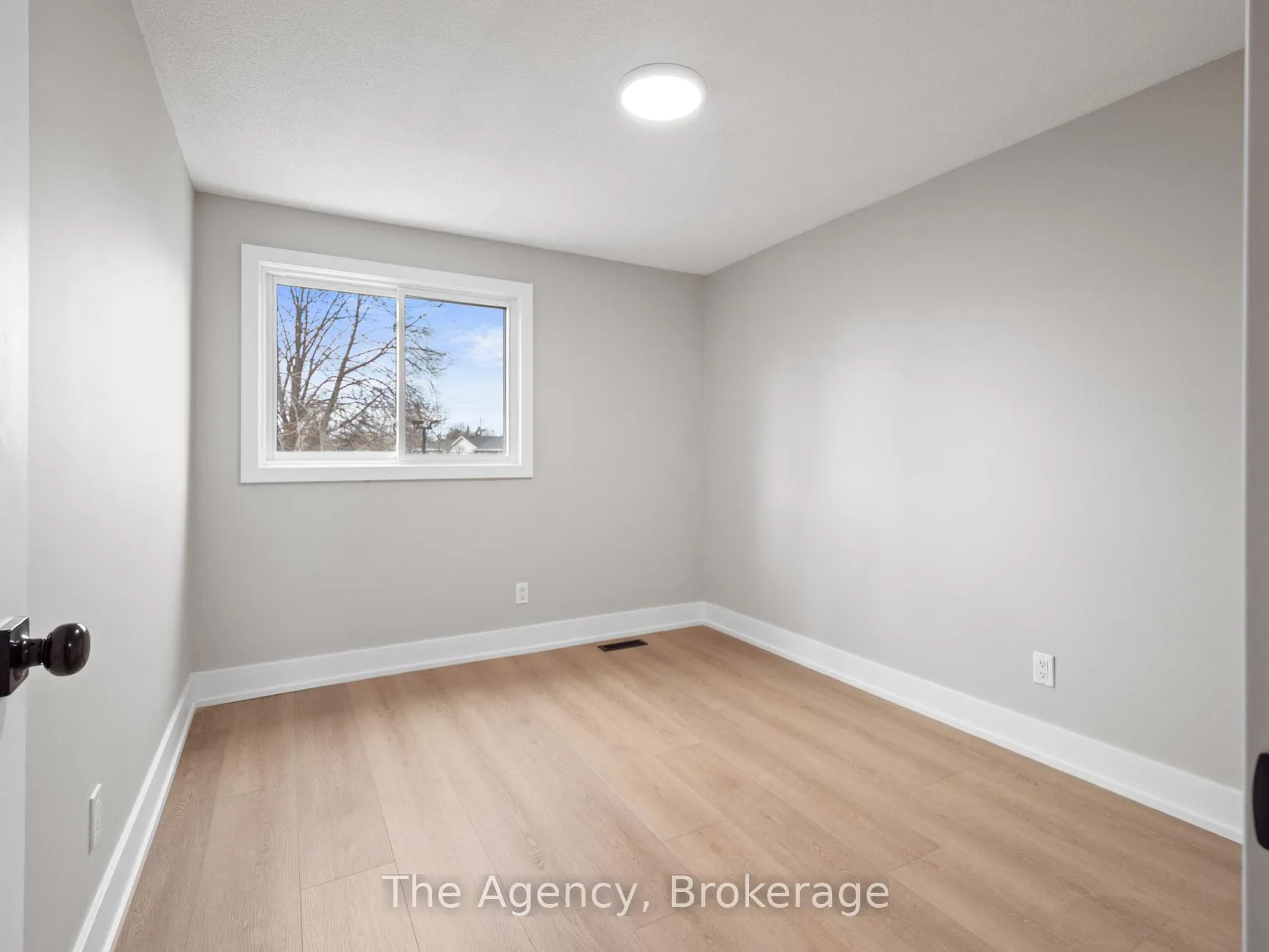 Photo 16 of Unit 7, 185 Denistoun Street, Welland, Broadway — HOMEH
