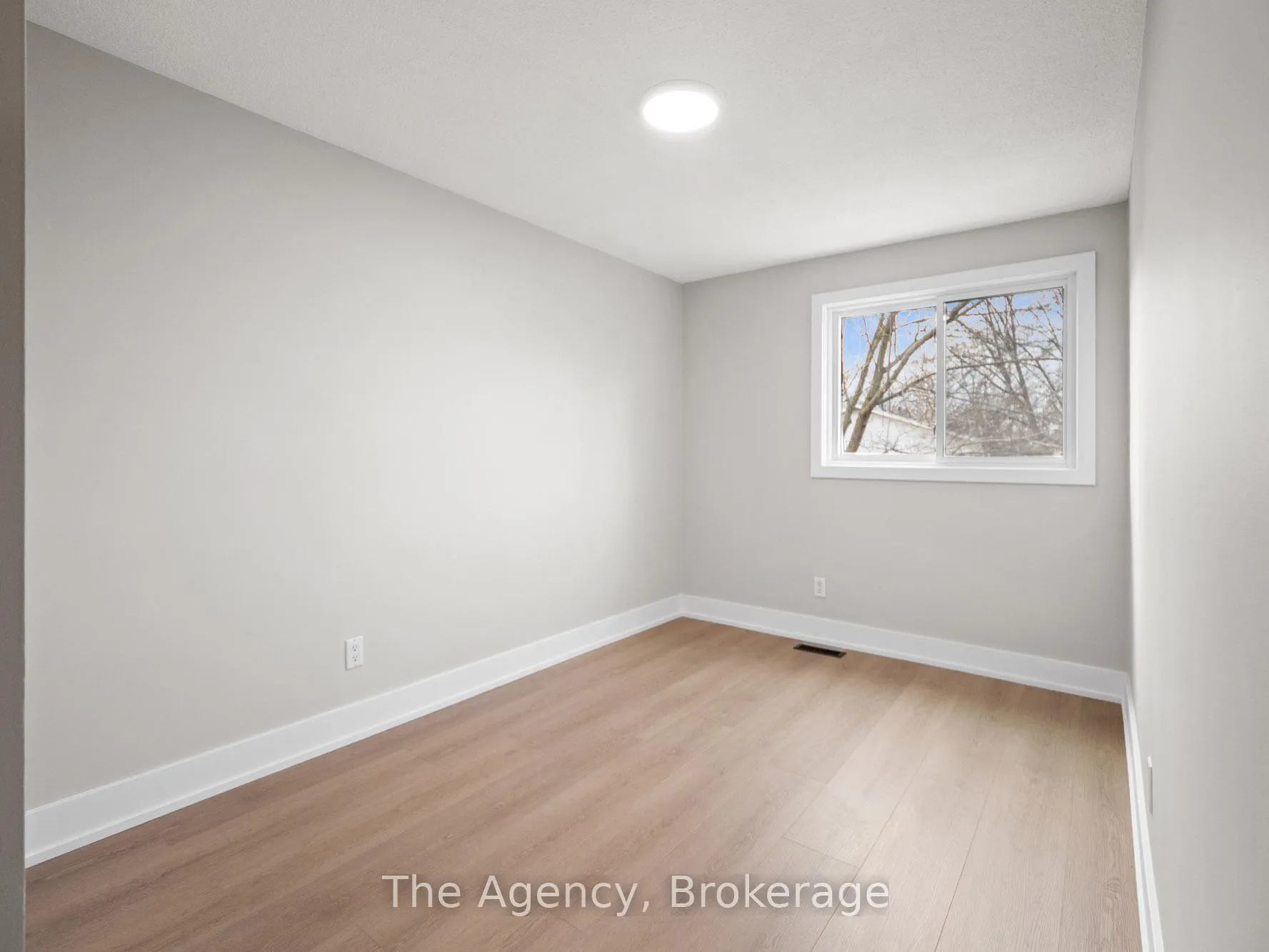 Photo 17 of Unit 7, 185 Denistoun Street, Welland, Broadway — HOMEH