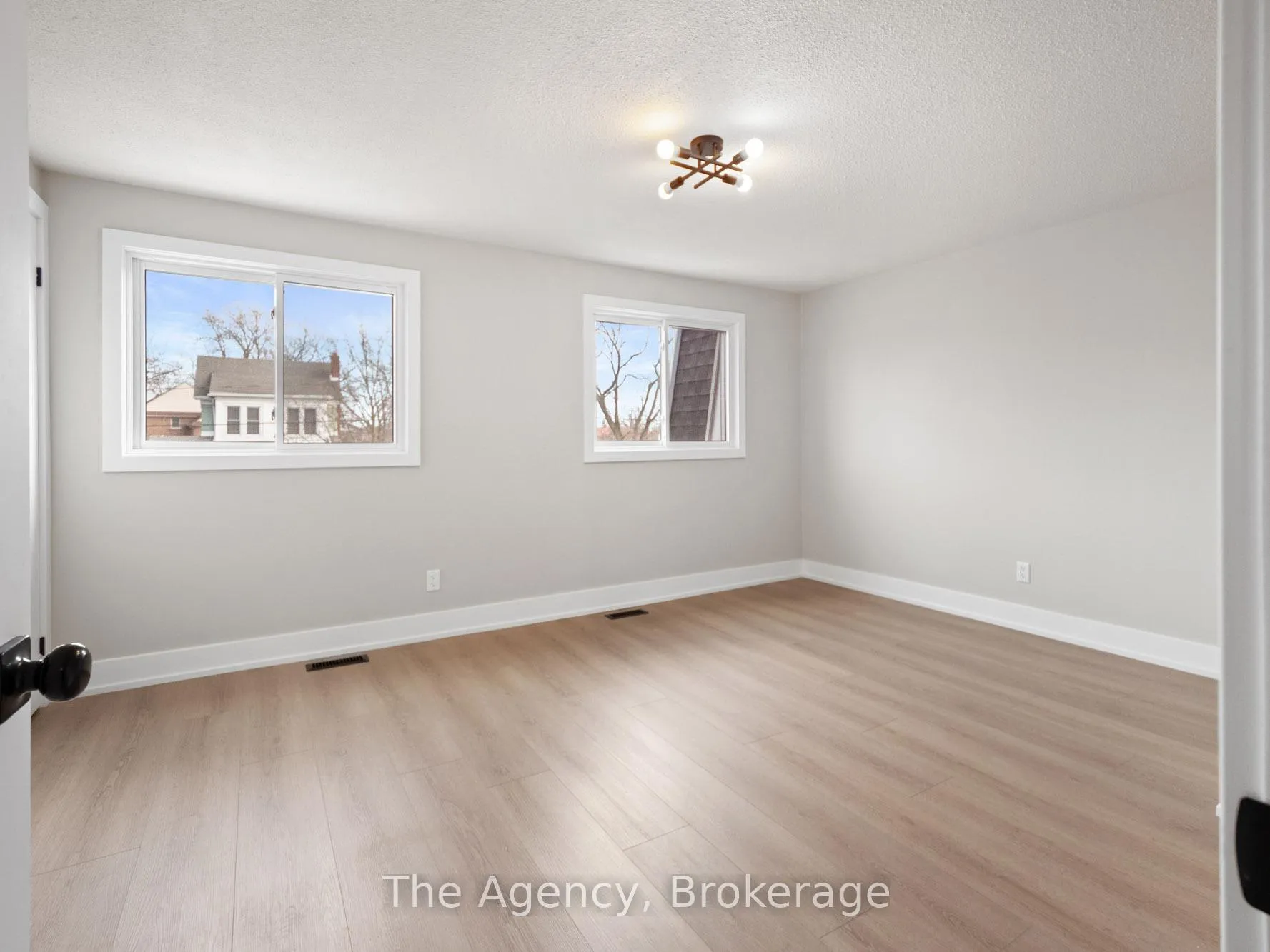 Photo 20 of Unit 7, 185 Denistoun Street, Welland, Broadway — HOMEH