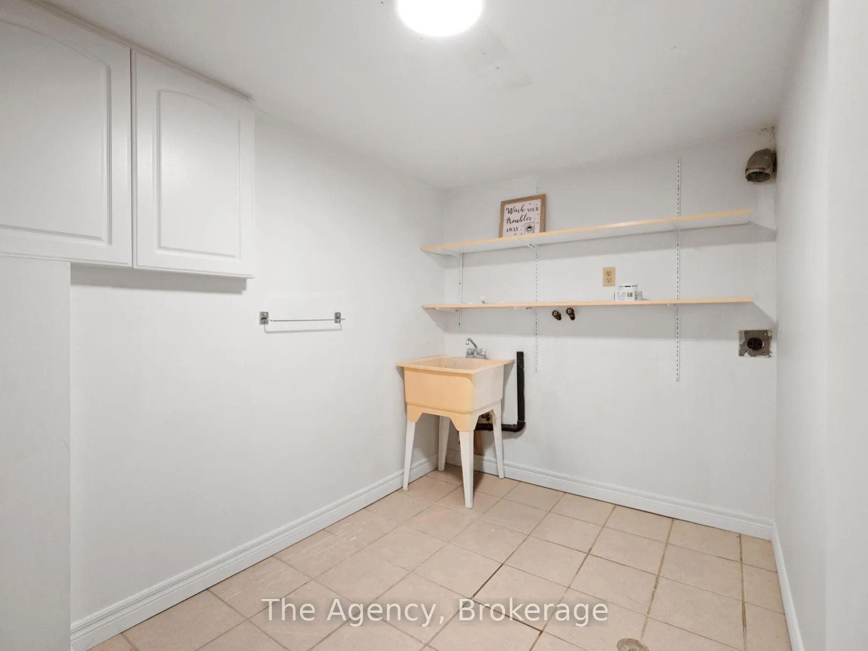 Photo 24 of Unit 7, 185 Denistoun Street, Welland, Broadway — HOMEH